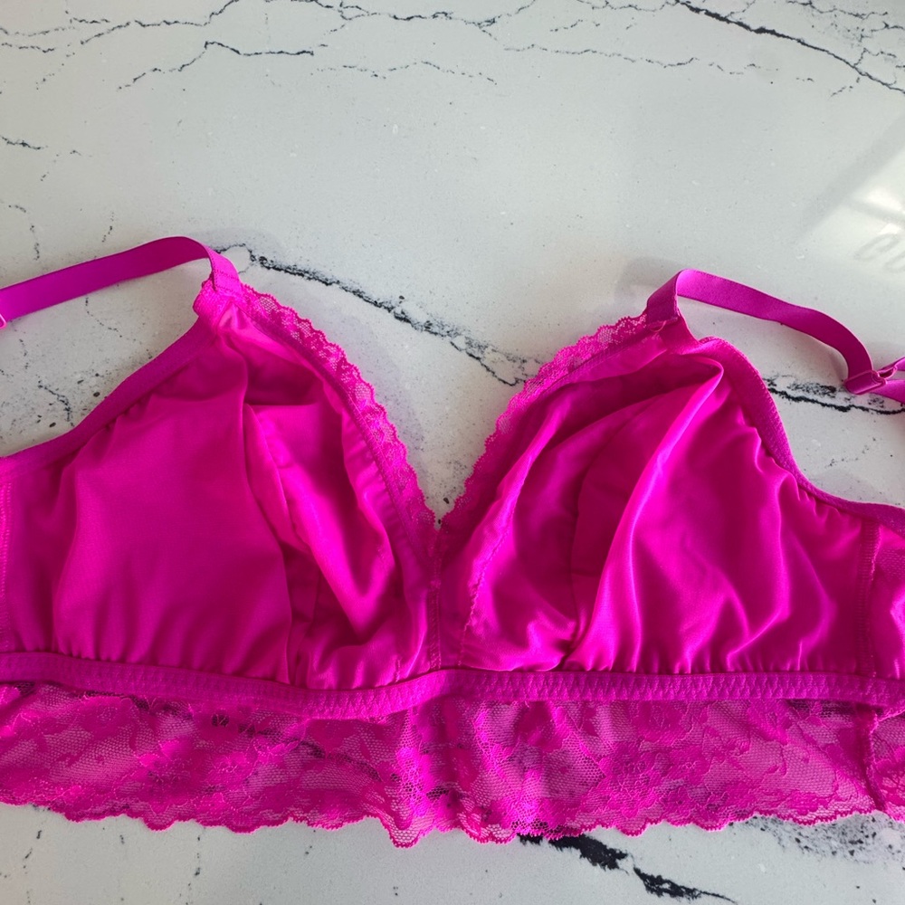 Victoria’s Secret lace bralette with adjustable straps NWOT - Picture 3 of 7